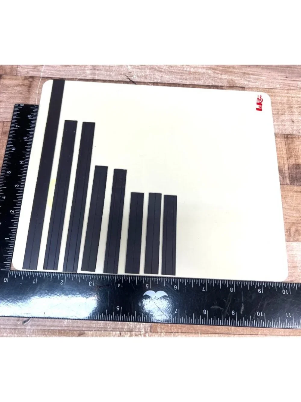 Le Roi Magnetic Needlework Chart Holder With Magnets - Cream & Black Design